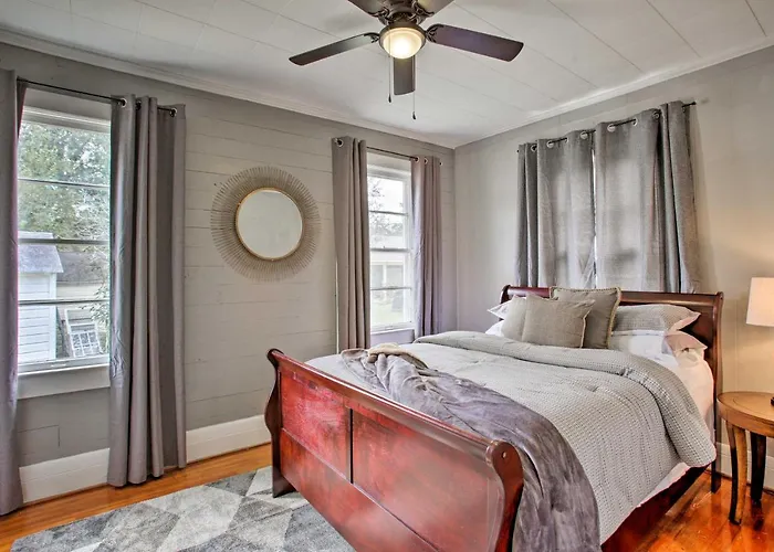 Charming Cottage With Mississippi River Views!