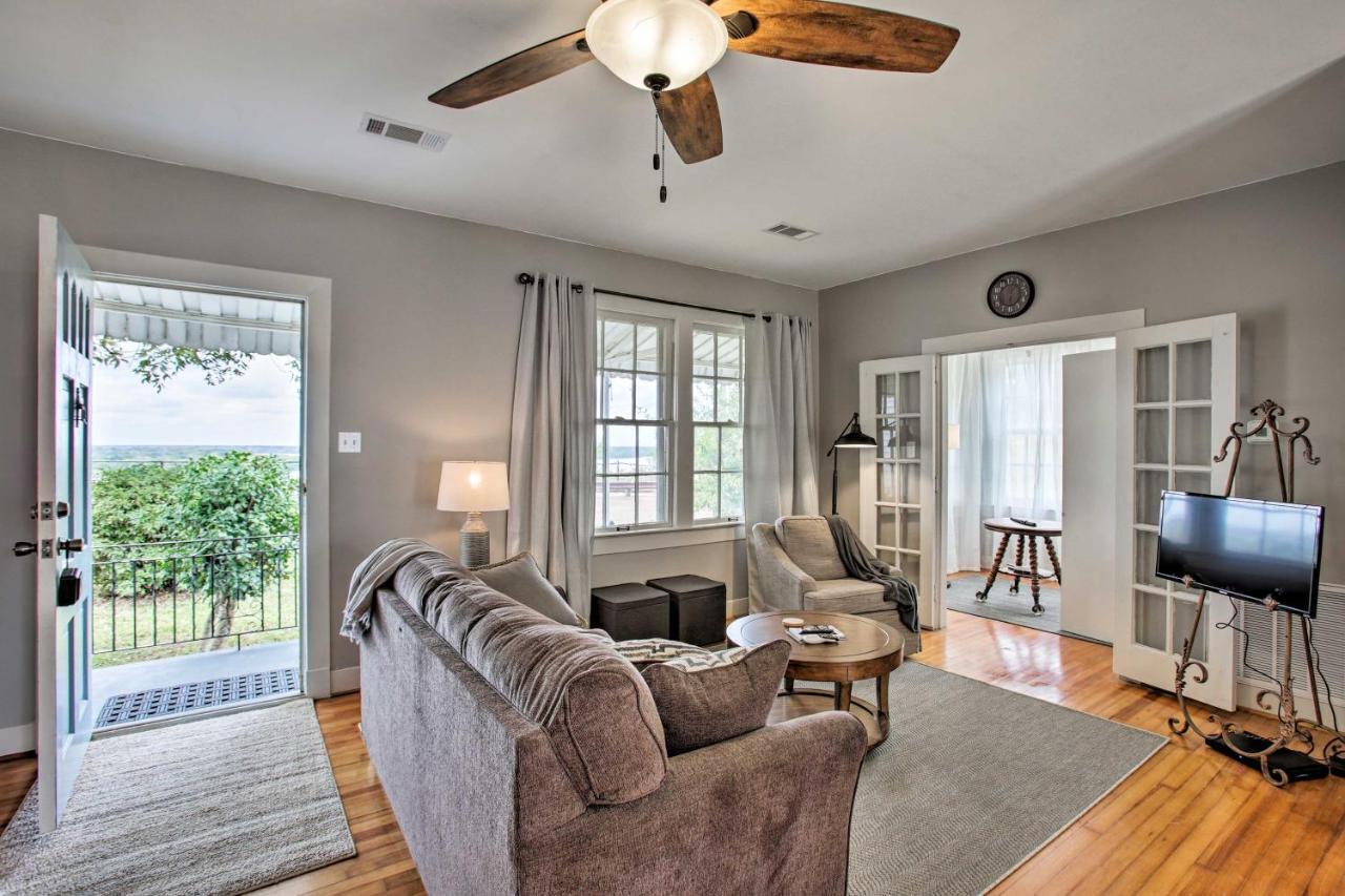Charming With Mississippi River Views! Hébergement de vacances Natchez