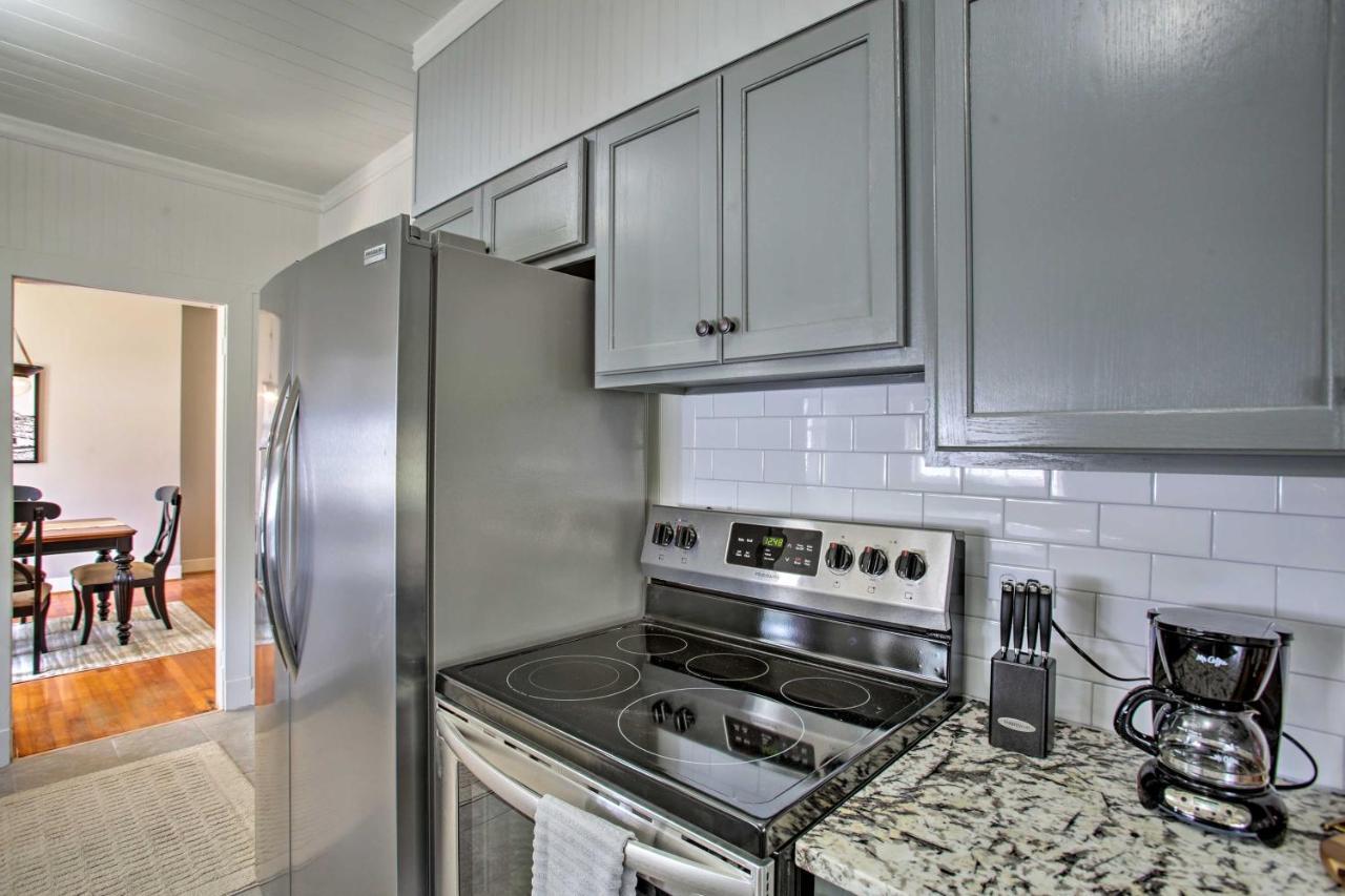Charming With Mississippi River Views! Hébergement de vacances Natchez