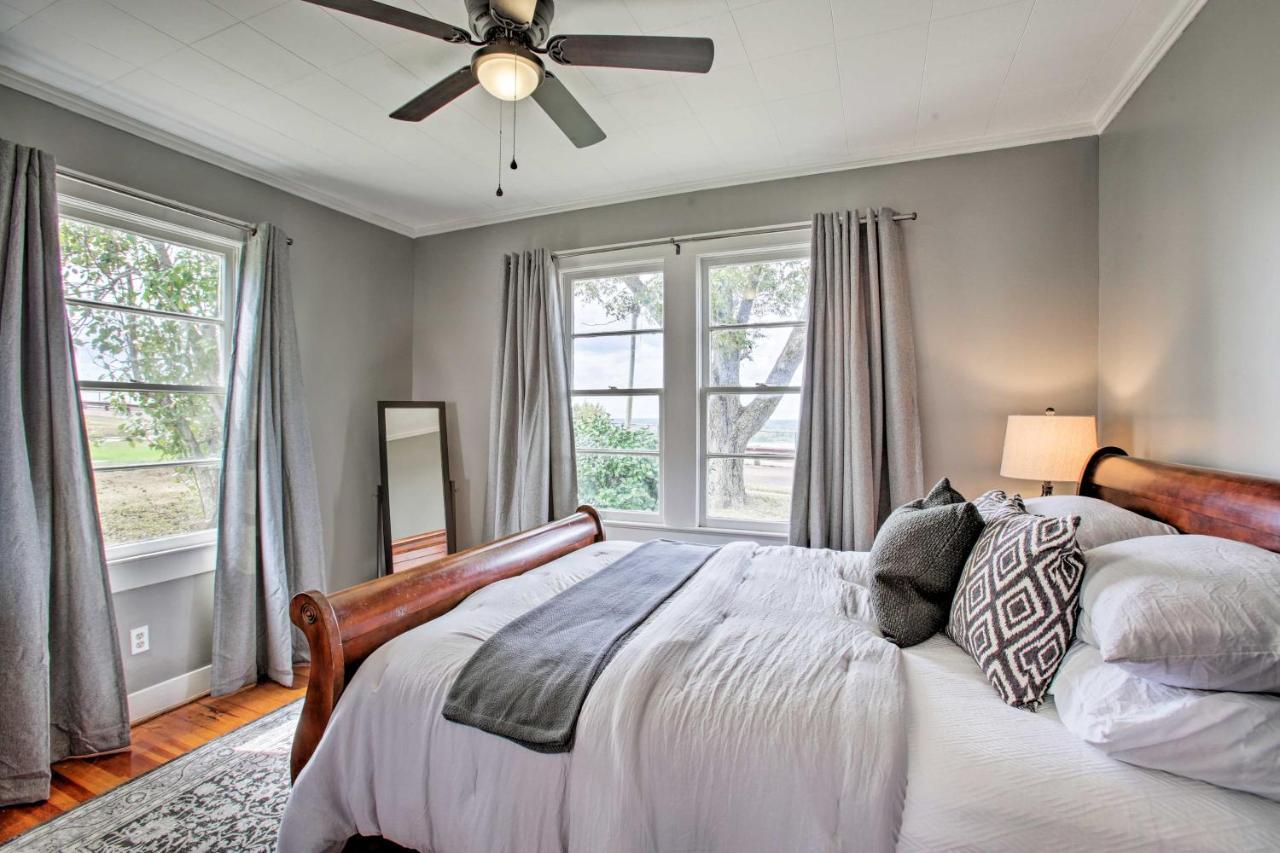 Charming With Mississippi River Views! Hébergement de vacances Natchez